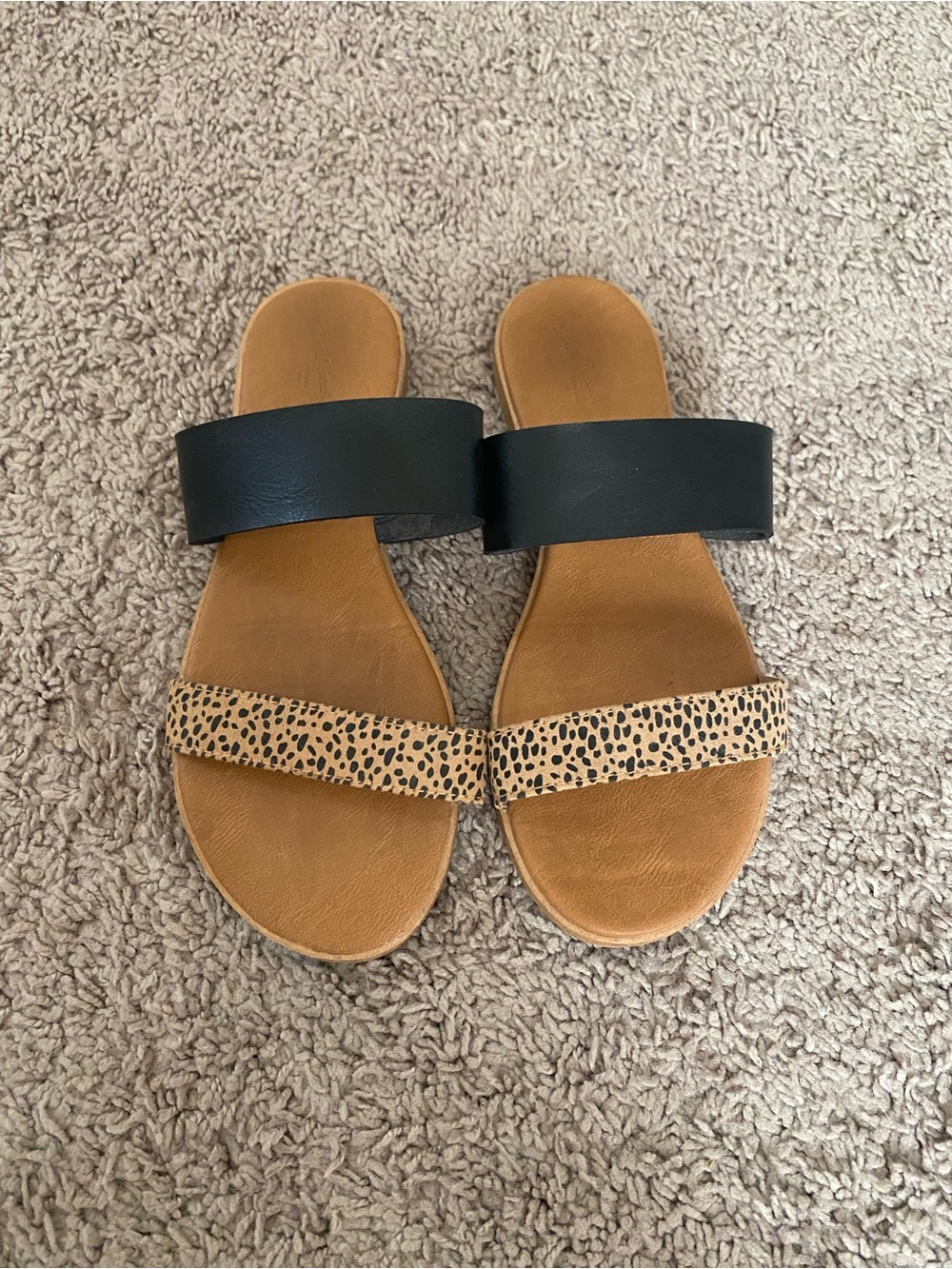 Universal Thread Black and Tan Leopard Two-Band Slide Sandals